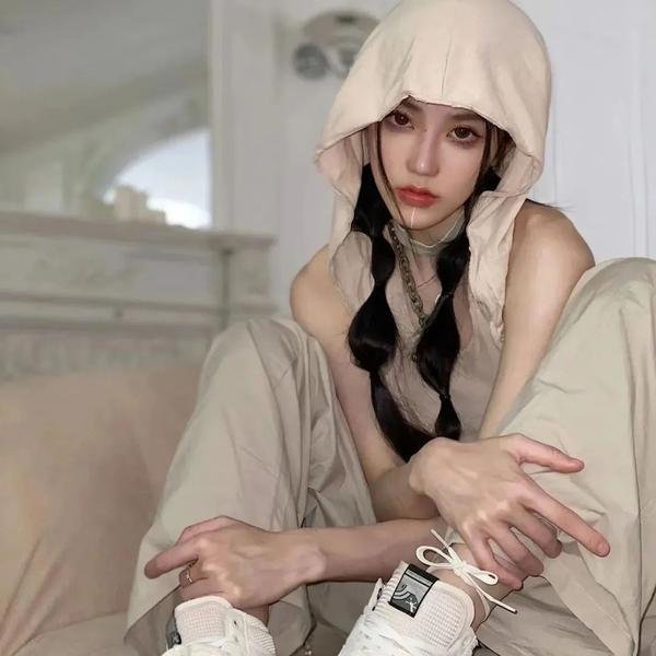 绿衣女子